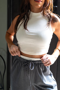 CROPPED IVORY NECK TOP